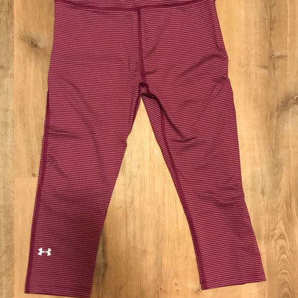 Under Armour Mid Rise Compression Crop - Picture 2 of 4